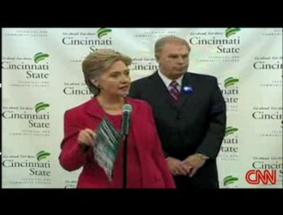 Honte à vous Barack Obama! Clinton furieuse contre son riv