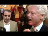 Bill Clinton s`emporte contre un journaliste pour défendre