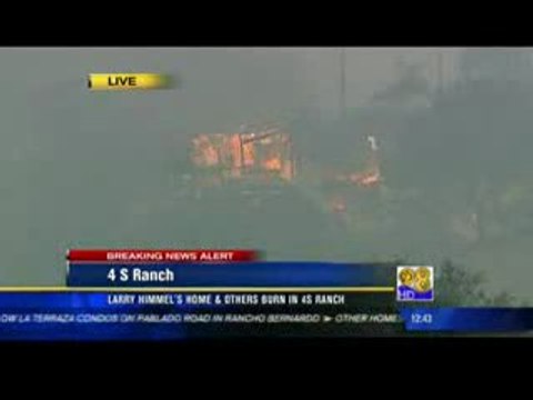 Un journaliste commente l`incendie de sa propre maison