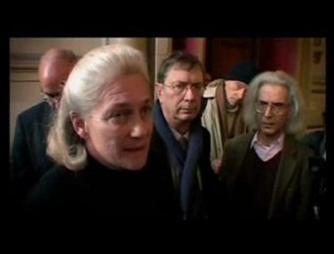 'C`est dur d`être aimé par des cons' : extraits