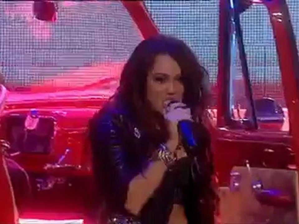 Miley Cyrus - Party In The USA (Live @ Royal Variety 2009)