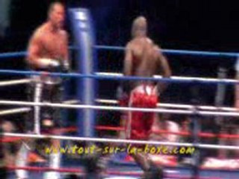 Jean Marc Mormeck Vs Vinny Maddalone ___ Part 2