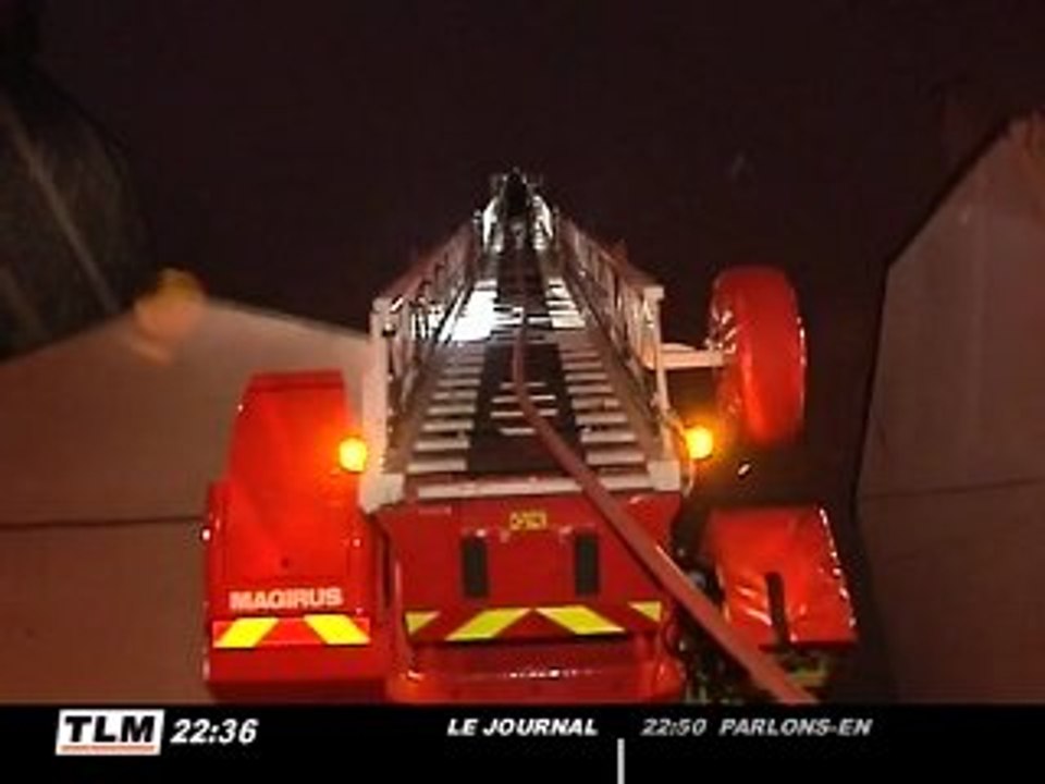 Un entrepôt de textile parti en fumée (Villeurbanne)