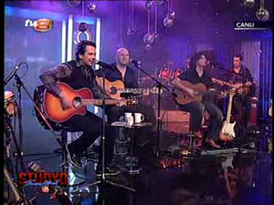 EMRE ALTUĞ CANLI PERFORMANS