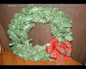 Christmas Bows You Can Make at LearnHowToMakeHolidayBows.com