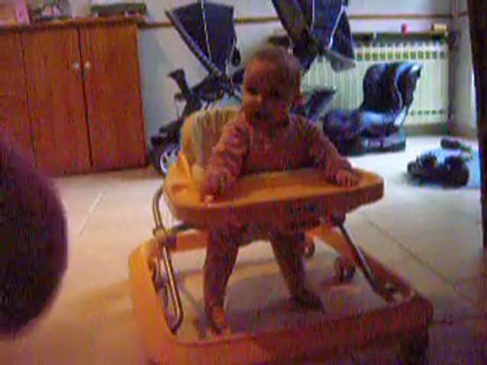 tya dans le trotteur