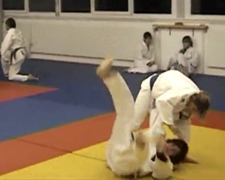 Charlotte plante Tai Otoshi