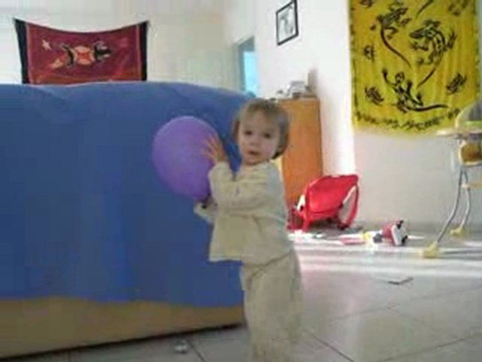 mila et son ballon