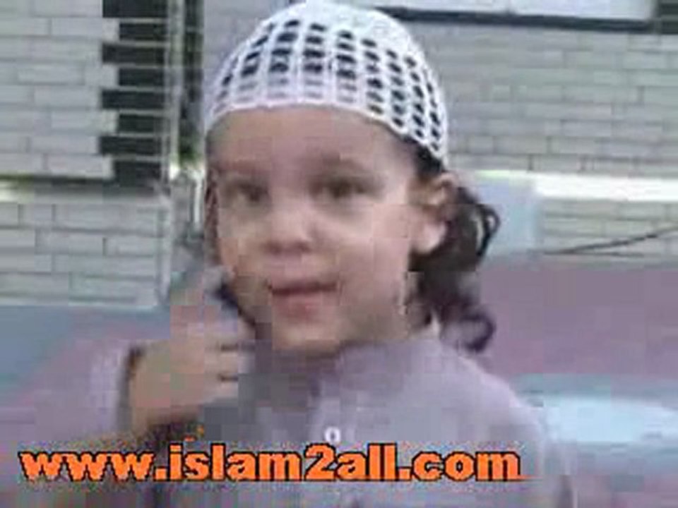 Un enfant italien qui recite du coran mach'allah