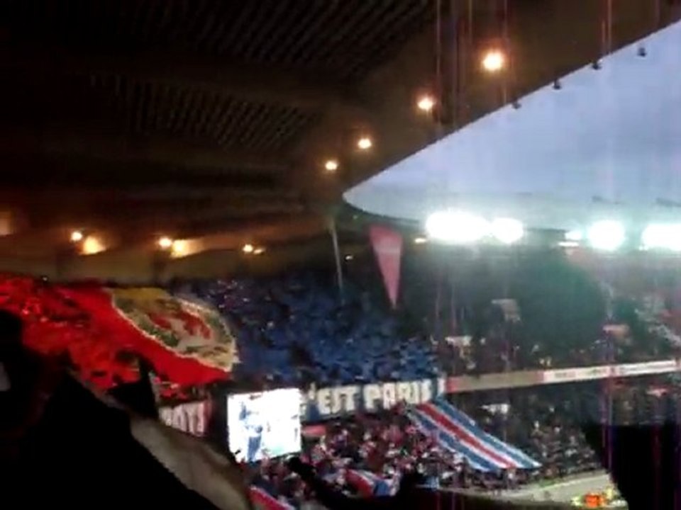 PARIS-SG ASSE ENTREE DES JOUEURS VIRAGE AUTEUIL