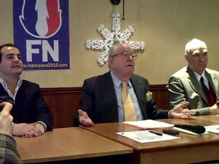 JEAN-MARIE LE PEN à Saint-Aygulf - 19/12/2009 - Presse - 1/2