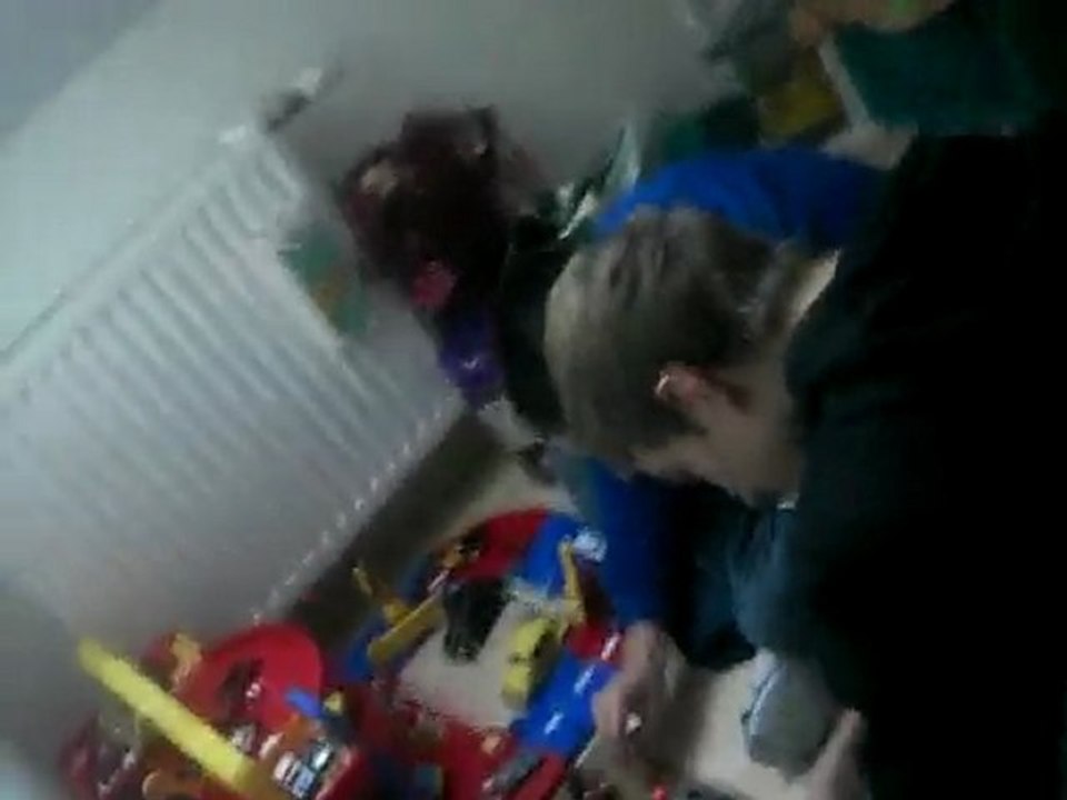 Clément & Baptiste jouent aux Playmobiles