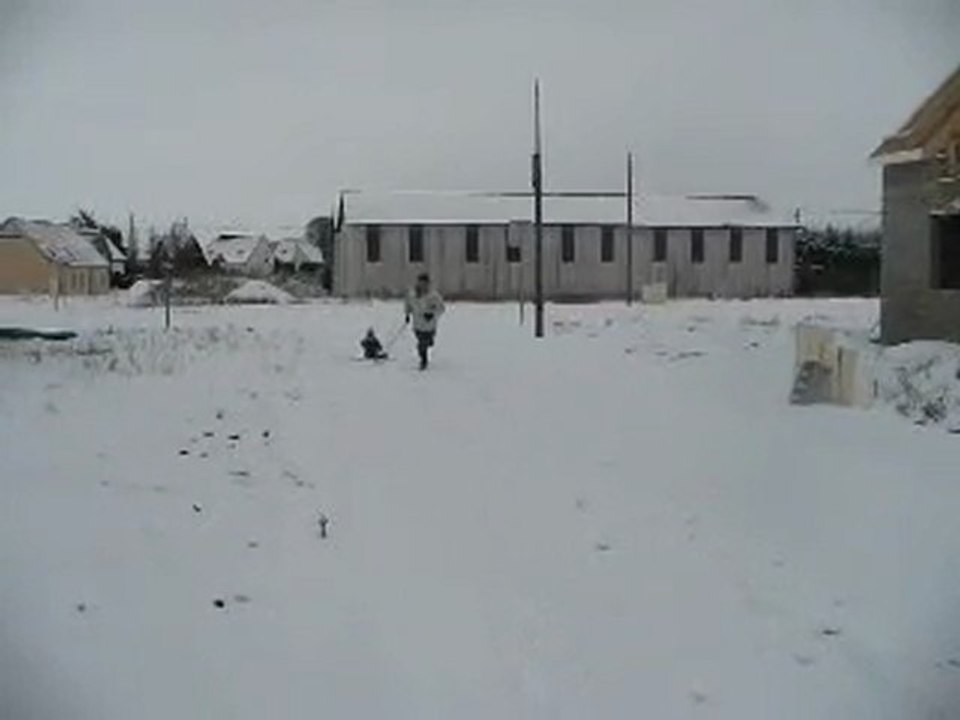 Emma et son papa : la luge 2