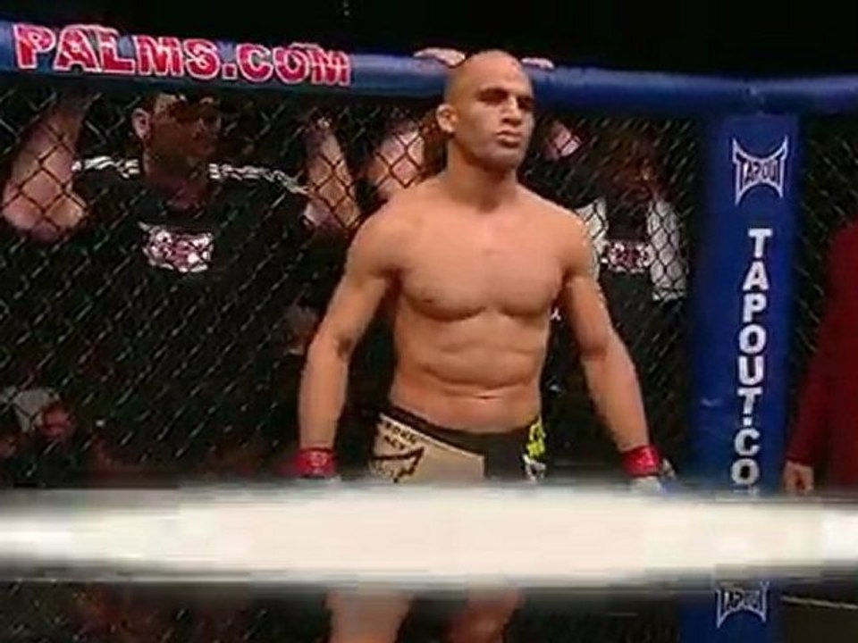 L'Iranien Shalorus met KO l'Americain à l'UFC