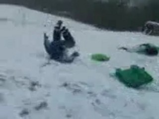 Luge + Tremplin = Grosse gamelle