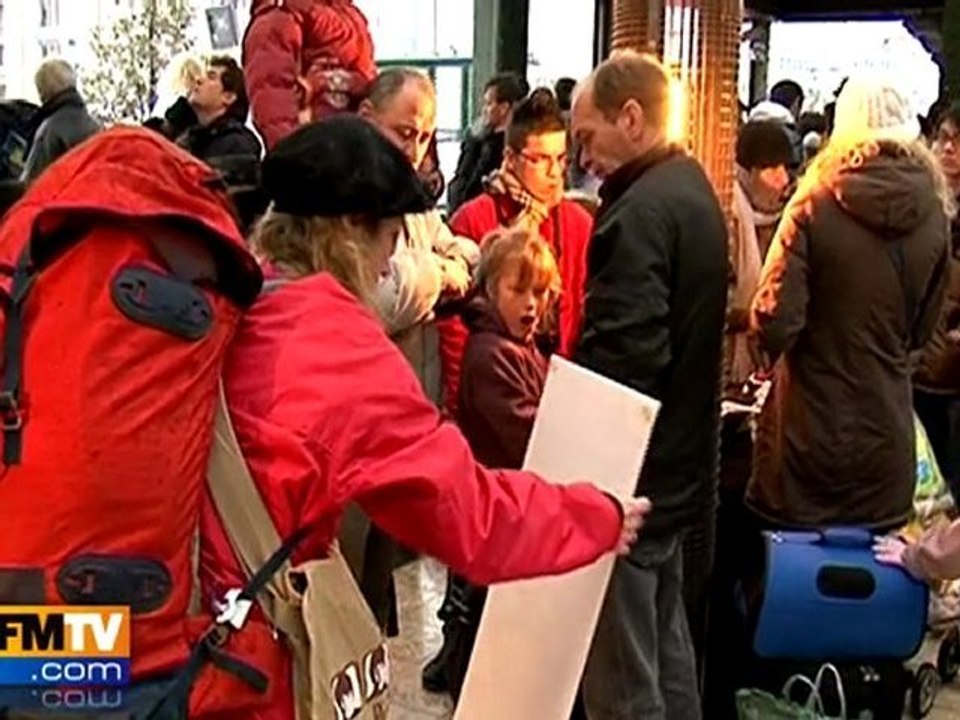Gares, aéroports : la neige perturbe les trafics