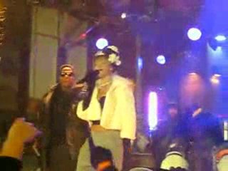 Rihanna & Jay-Z Perform -Run This Town- In New York