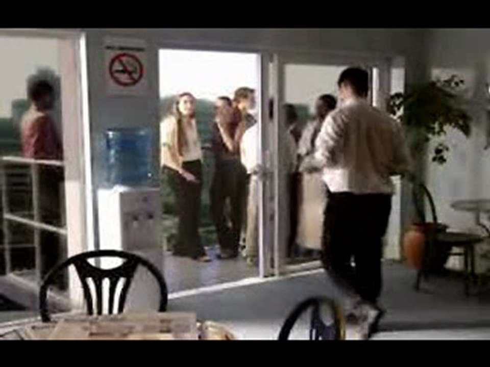 La pub qui descend le tabac et ceux qui fument dehors