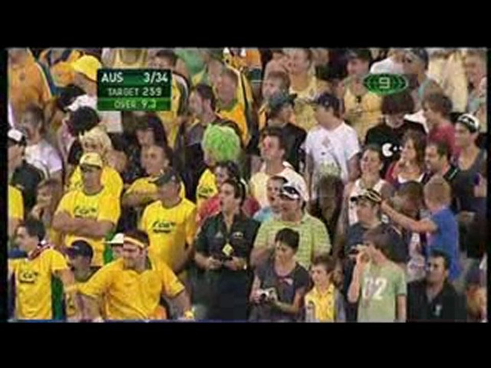 Zizi et Zizou. Un nu-vite se prend un coup de boule au cri