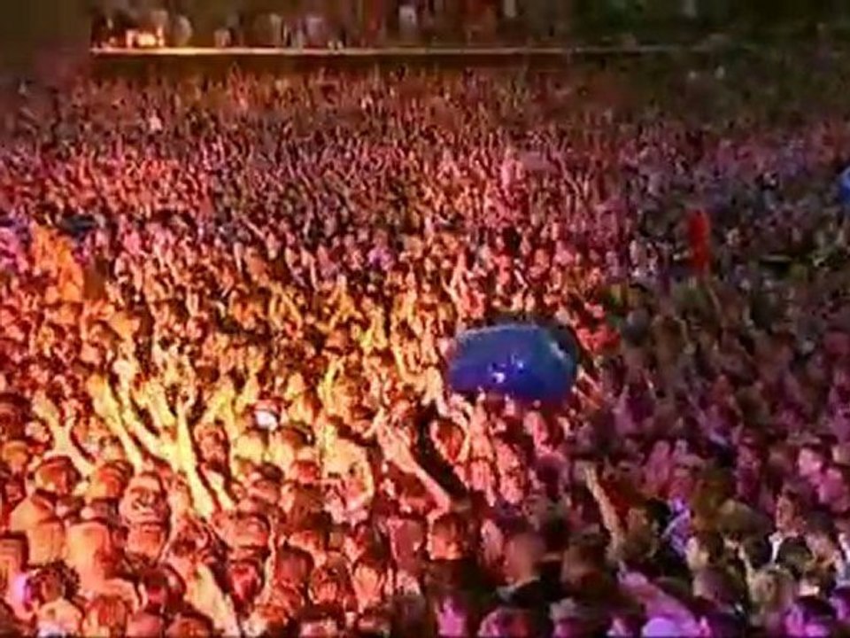 Unirversally Speacking Live At Slane Castle