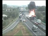 Un camion se renverse sur une autoroute italienne