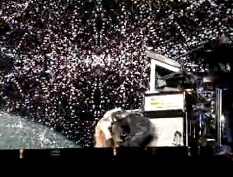 Madonna chute lors d'un concert à Lisbonne