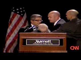 Le ministre de la Justice américain s'effondre en plein di