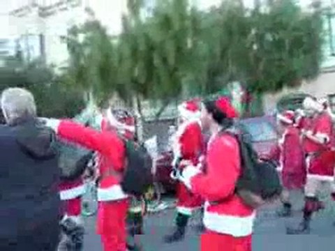 Les Pères Noël dans les rues de San Francisco