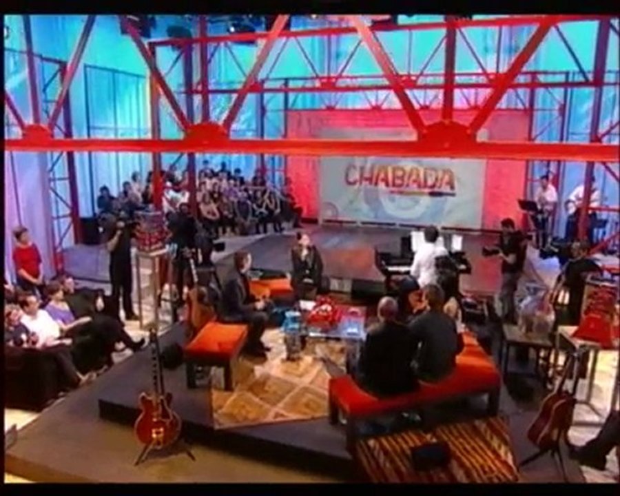 ITW de Sofia Essaïdi et morceau de Emilie Jolie