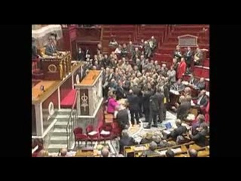 Les députés socialistes manifestent contre la réforme du t