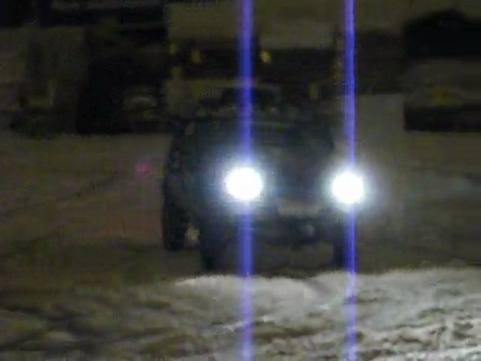 Dérapages en jeep cherokee XJ dans la neige 2