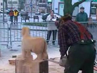 Sculpture sur bois à la tronçonneuse