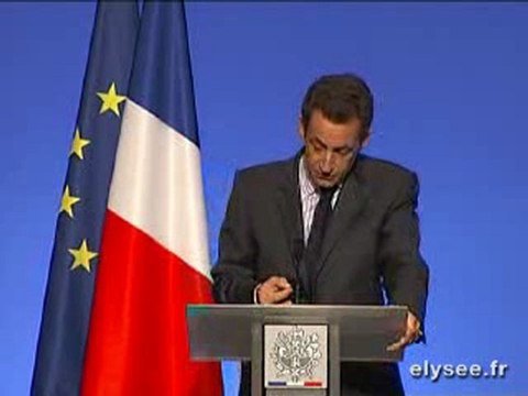 Nicolas Sarkozy présente ses mesures pour la presse