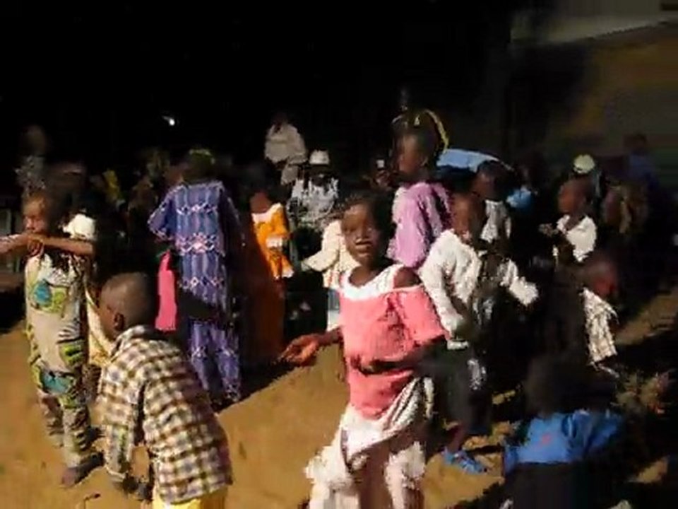 Les Enfants du Sénégal dansent
