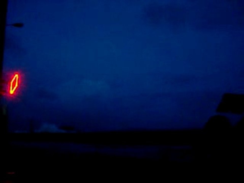 Vagues déferlant sur Saint-Malo