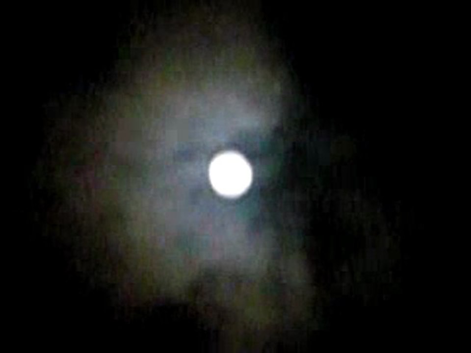 Pleine lune dans la tempête