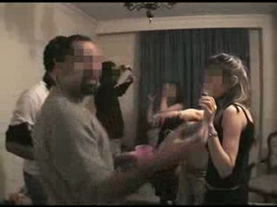 Dentelles et tchadors : un tour sous la jupe des mollahs