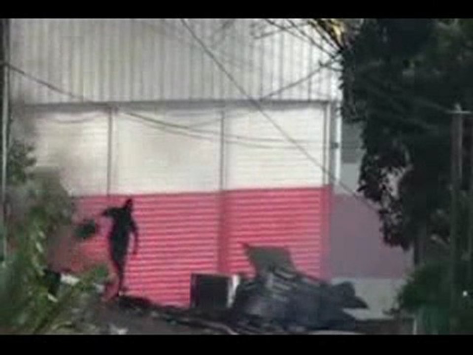 Allumage d'un feu sur une route