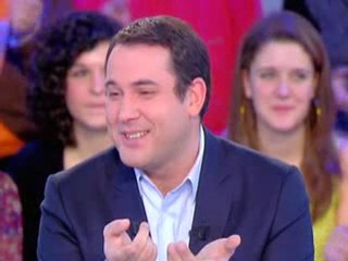 Une chroniqueuse fait la sieste chez Canal+