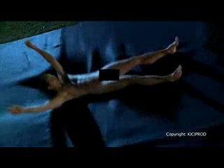 Le perchiste Romain Mesnil nu dans Paris, version longue