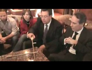 Vidéo d'un 'cric' trouvé près de la caravane de l'UMP