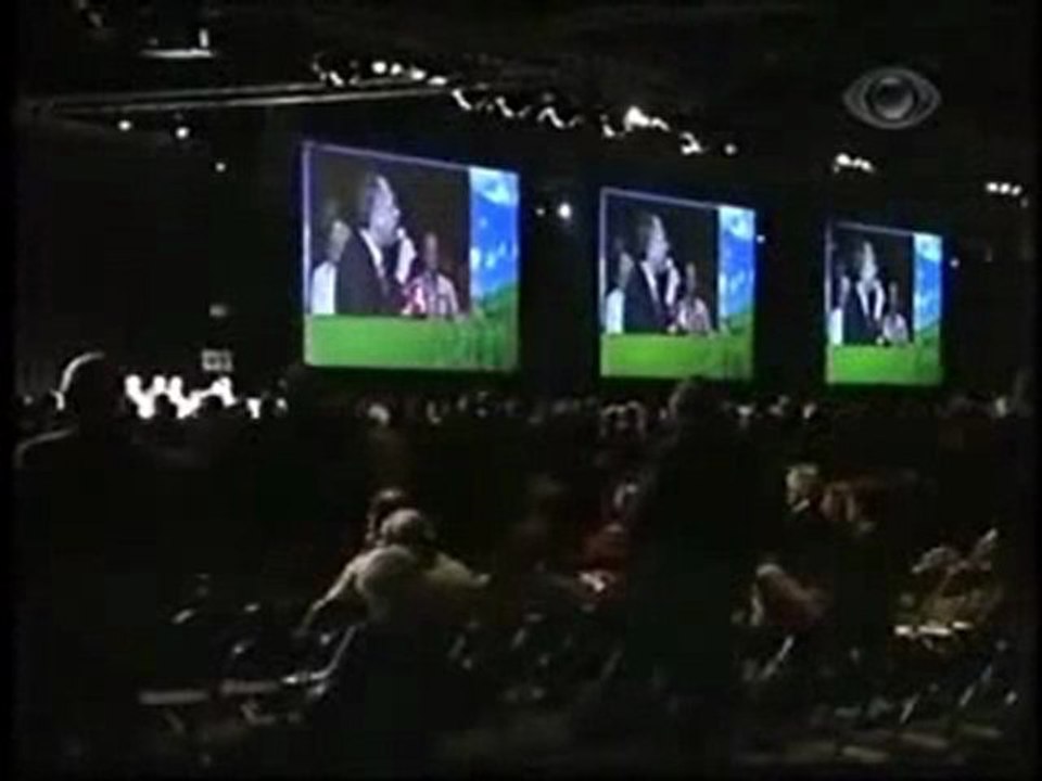 Lancer de chaussures et cris lors de la réunion des action