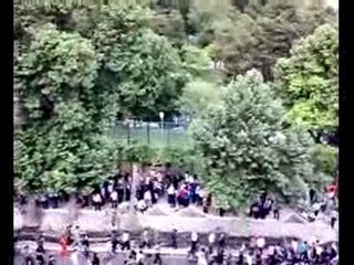 Un défilé dans une rue de Téhéran, le 13 juin