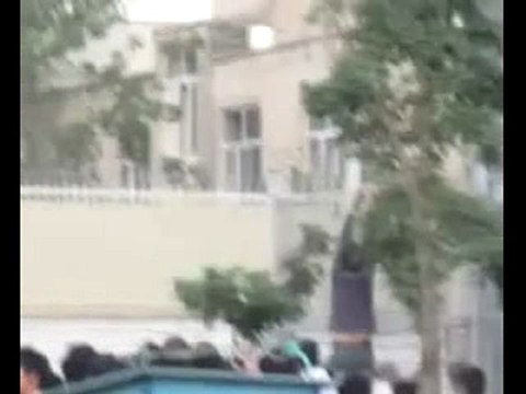 Iran : un homme tire lors d'une manifestation