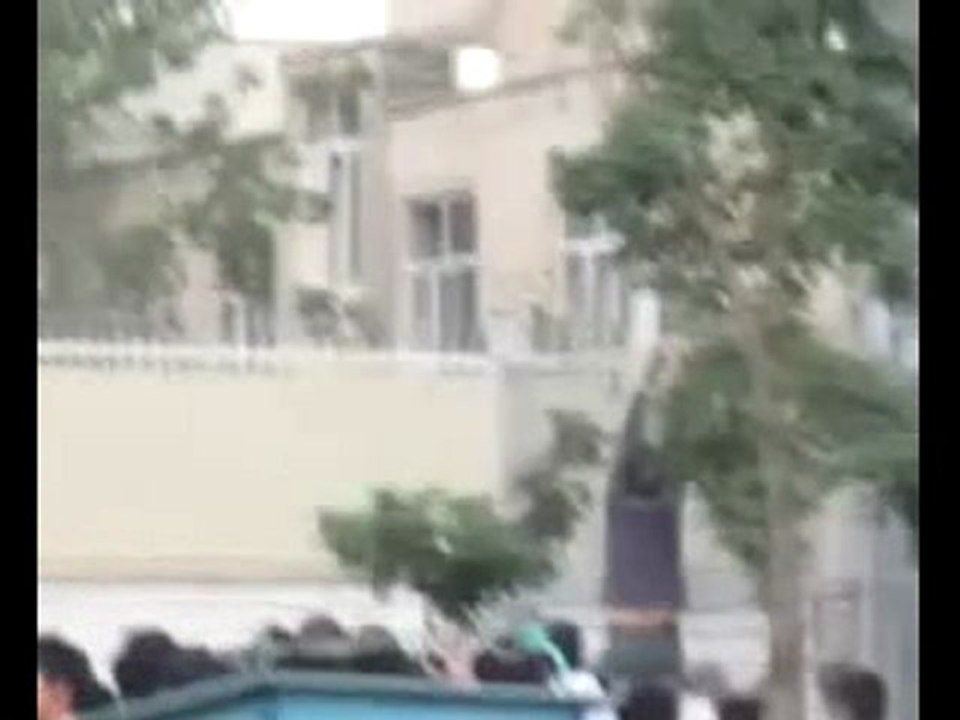 Iran : un homme tire lors d'une manifestation