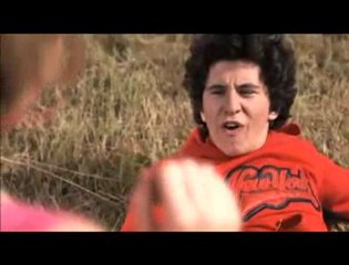 Publicité se moquant des séries françaises