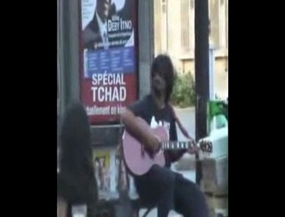 Sébastien Folin change de chaîne et de coupe de cheveux