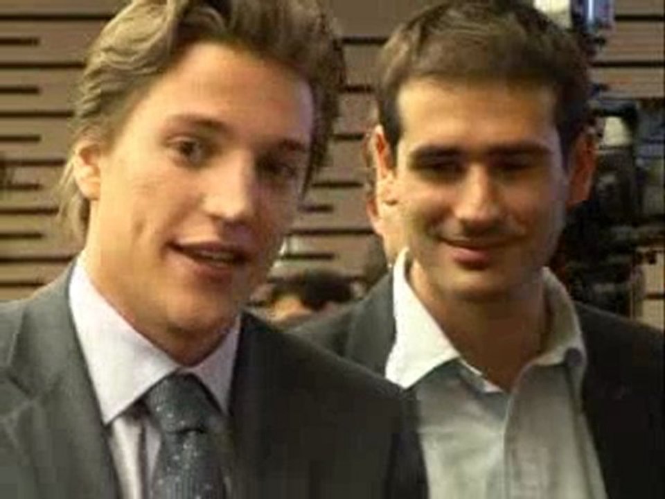 Jean Sarkozy s'accroche, les critiques aussi