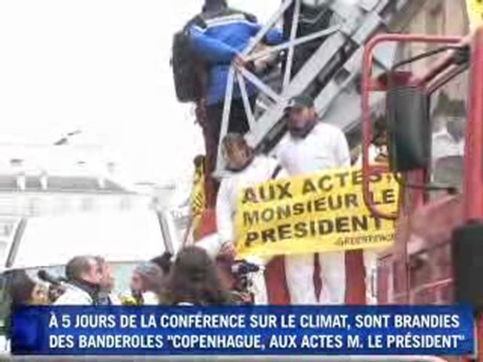 Copenhague: Greenpeace investit le toit de l'Assemblée nat