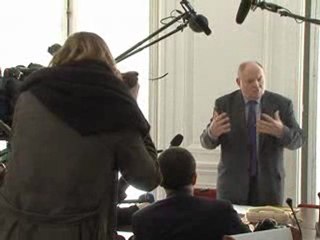 Dosière veut diviser par deux les effectifs des cabinets